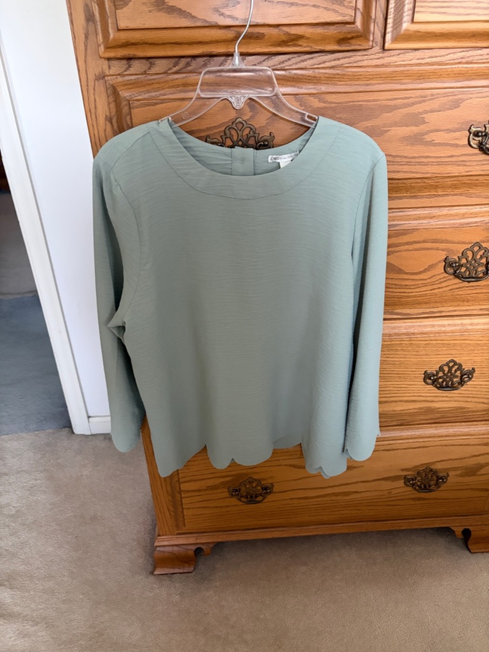 Women's Scallop-Hem Long Sleeve Tee in Sage Green